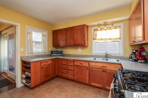 1729 N Broad Street Mankato MN 56001