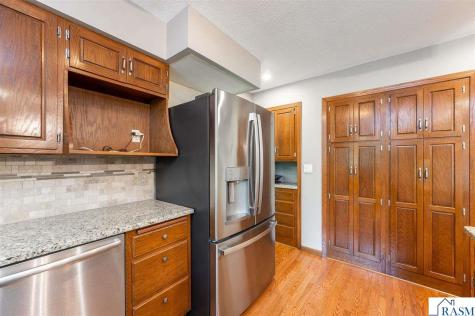 1003 Shady Oak Drive North Mankato MN 56003
