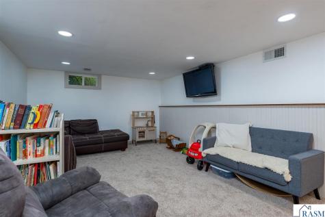 312 N Belmont Drive Mankato MN 56001
