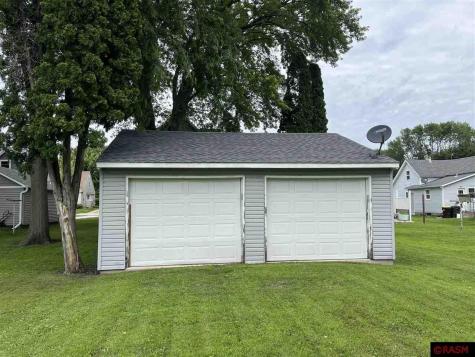 1014 N 8th Avenue St. James MN 56081