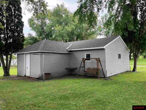 1014 N 8th Avenue St. James MN 56081
