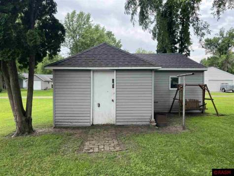 1014 N 8th Avenue St. James MN 56081