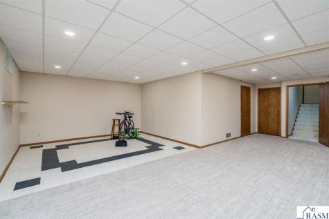 80 Canterbury Court Mankato MN 56001