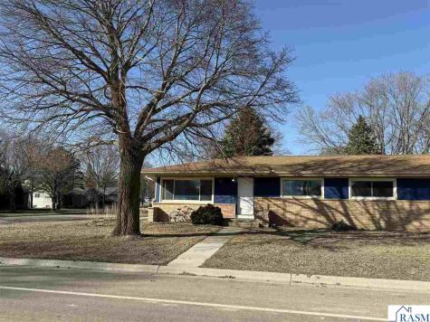 400 E North Street Waldorf MN 56091