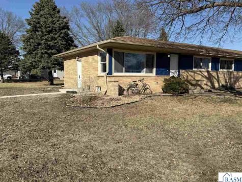 400 E North Street Waldorf MN 56091