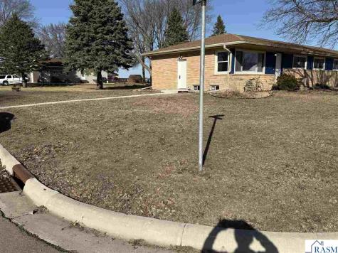 400 E North Street Waldorf MN 56091