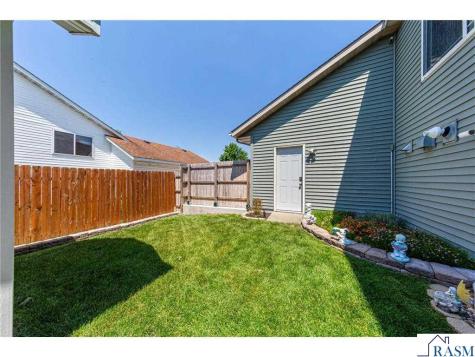 895 NE Lee Street Owatonna MN 55060-6242