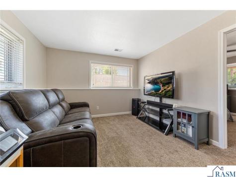 895 NE Lee Street Owatonna MN 55060-6242
