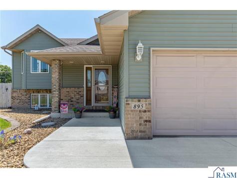 895 NE Lee Street Owatonna MN 55060-6242