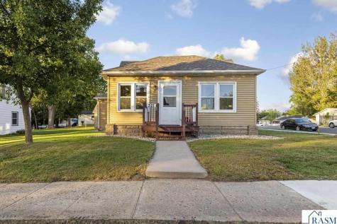 321 Oak Street Le Sueur MN 56058