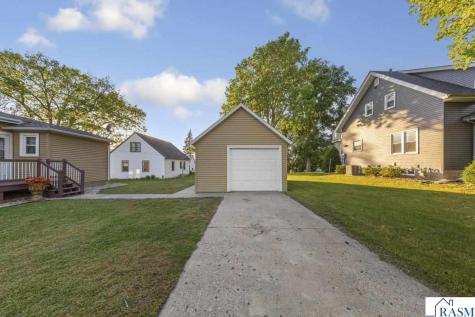 321 Oak Street Le Sueur MN 56058