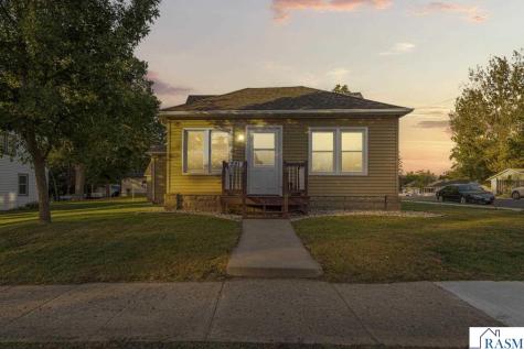 321 Oak Street Le Sueur MN 56058