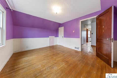 613 S Broadway Street New Ulm MN 56073