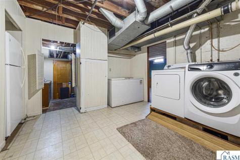 613 S Broadway Street New Ulm MN 56073