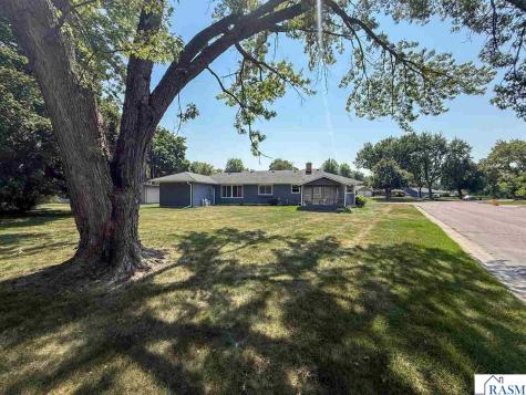 103 Camelsback Road New Ulm MN 56073