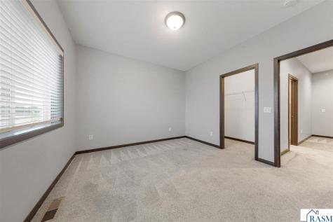 2194 Rolling Green Trail North Mankato MN 56003