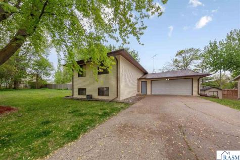 220 S Montgomery Avenue Le Center MN 56057