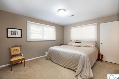 1214 W River Drive Mankato MN 56001
