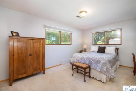 1214 W River Drive Mankato MN 56001
