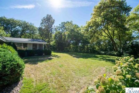 1214 W River Drive Mankato MN 56001