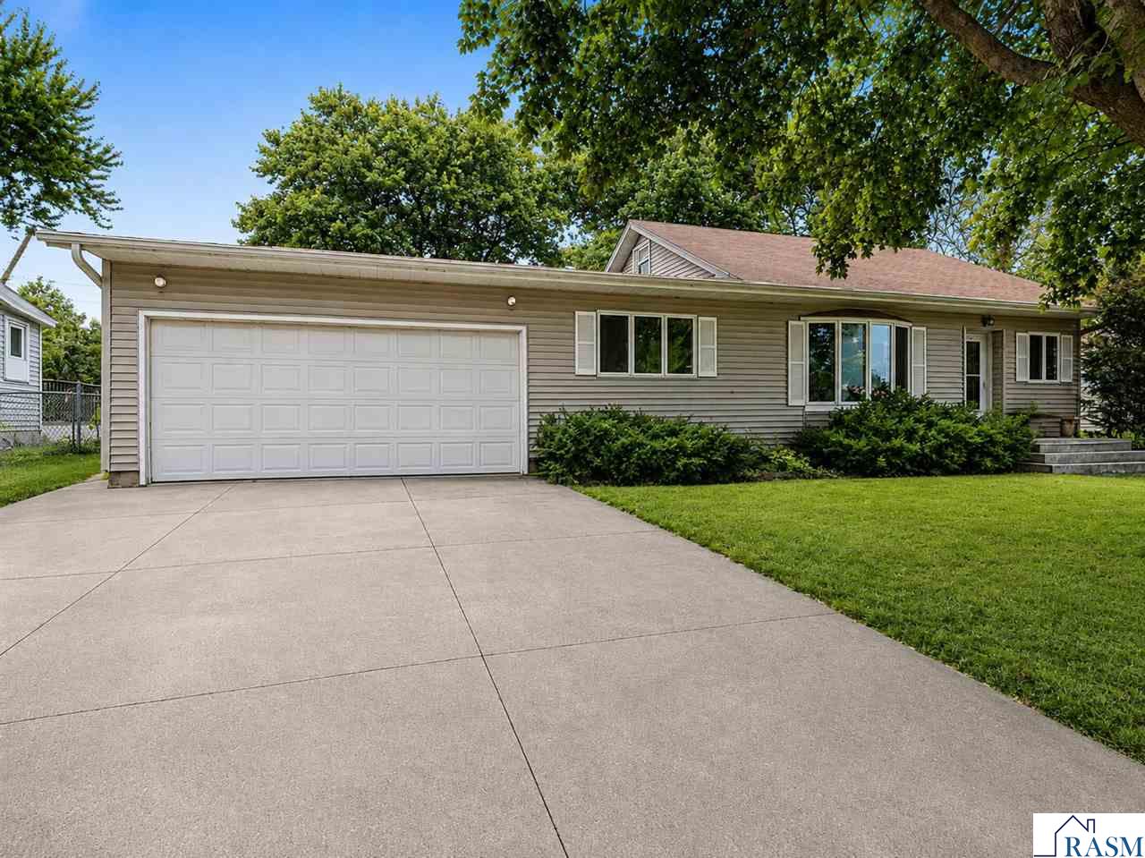 127 E Higbie Avenue Minnesota Lake MN 56068