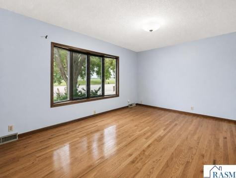 127 E Higbie Avenue Minnesota Lake MN 56068