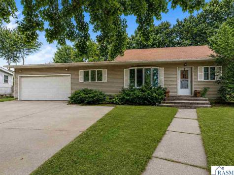 127 E Higbie Avenue Minnesota Lake MN 56068