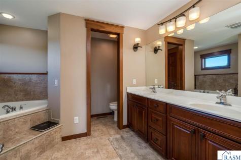 116 Rosewood Drive Mankato MN 56001
