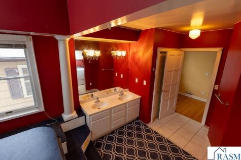 227 W 5th Mankato MN 56001