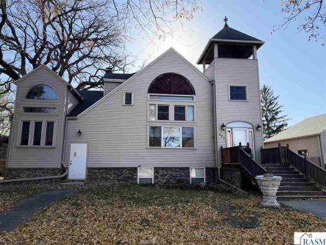 227 W 5th Mankato MN 56001
