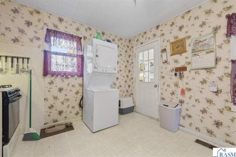 200 NE Park Avenue Elysian MN 56028
