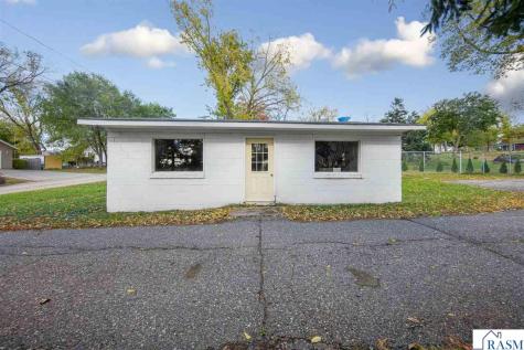 200 NE Park Avenue Elysian MN 56028