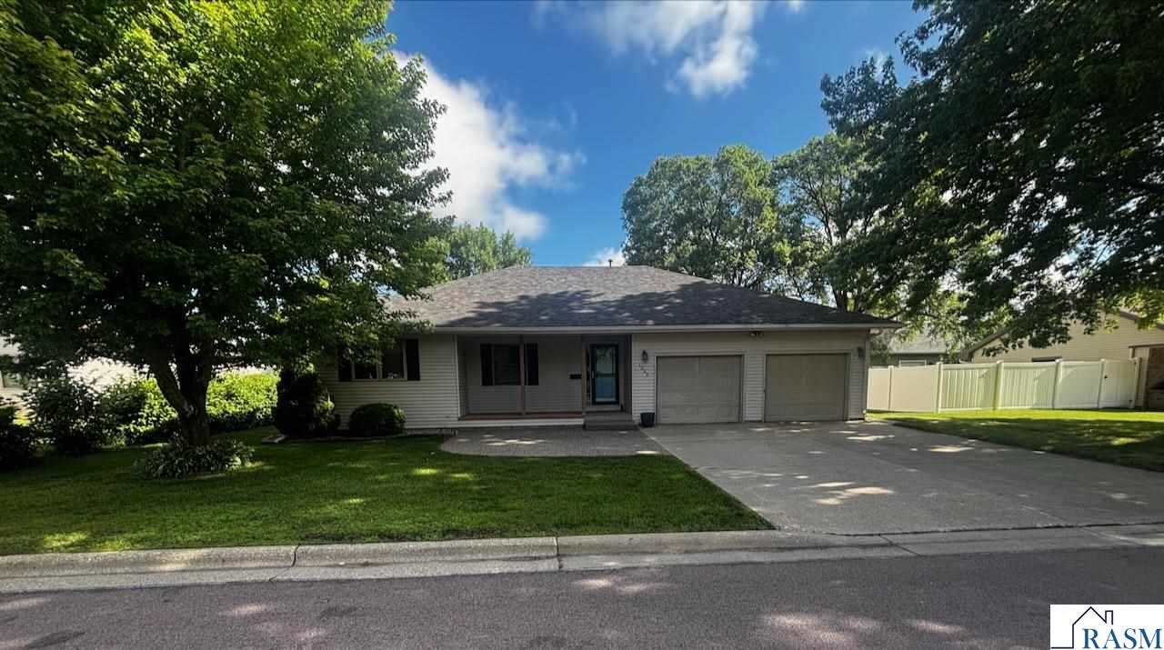 1205 Lloyd Lane St. Peter MN 56082