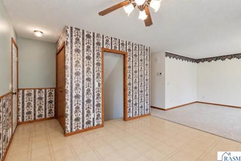1327 S German Street New Ulm MN 56073