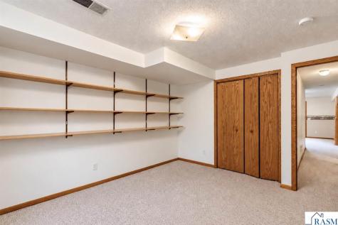1327 S German Street New Ulm MN 56073