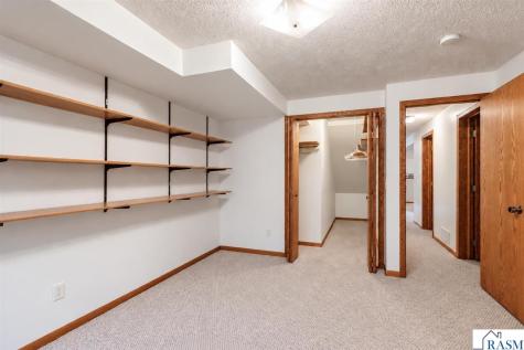 1327 S German Street New Ulm MN 56073