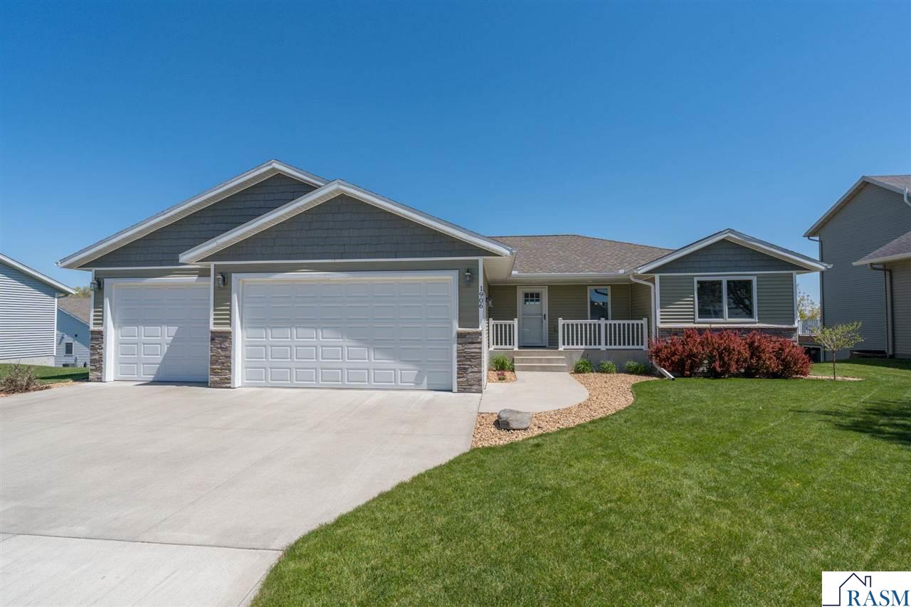 1906 Rock Ridge Lane St. Peter MN 56082