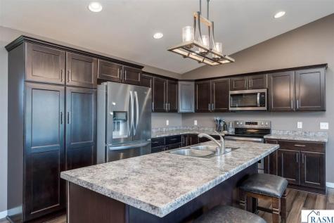 1906 Rock Ridge Lane St. Peter MN 56082