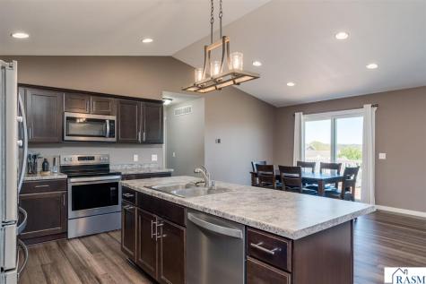 1906 Rock Ridge Lane St. Peter MN 56082