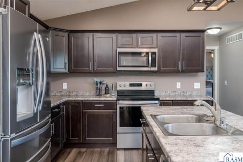 1906 Rock Ridge Lane St. Peter MN 56082