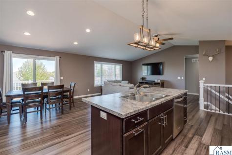 1906 Rock Ridge Lane St. Peter MN 56082
