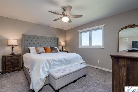1906 Rock Ridge Lane St. Peter MN 56082