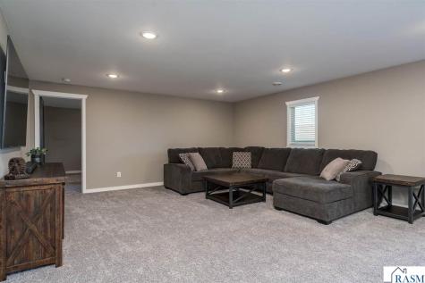1906 Rock Ridge Lane St. Peter MN 56082