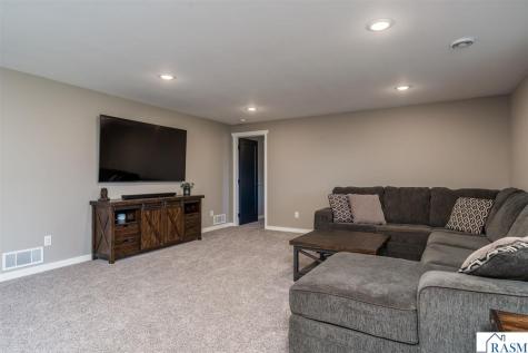 1906 Rock Ridge Lane St. Peter MN 56082