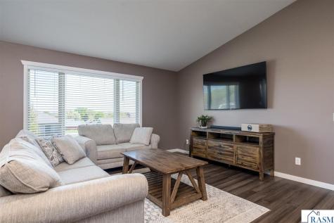 1906 Rock Ridge Lane St. Peter MN 56082