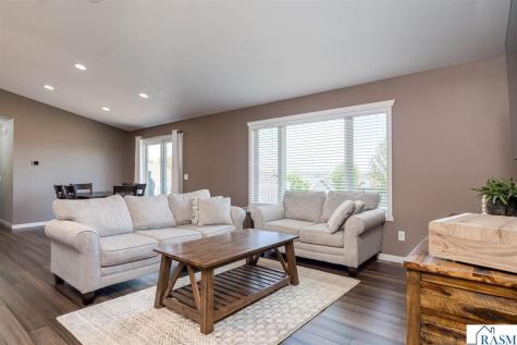 1906 Rock Ridge Lane St. Peter MN 56082