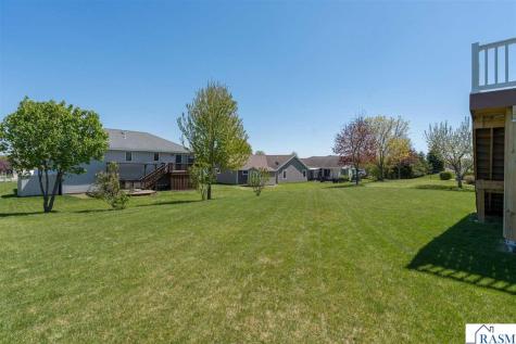 1906 Rock Ridge Lane St. Peter MN 56082
