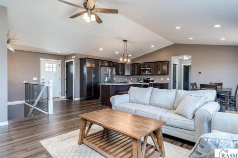 1906 Rock Ridge Lane St. Peter MN 56082