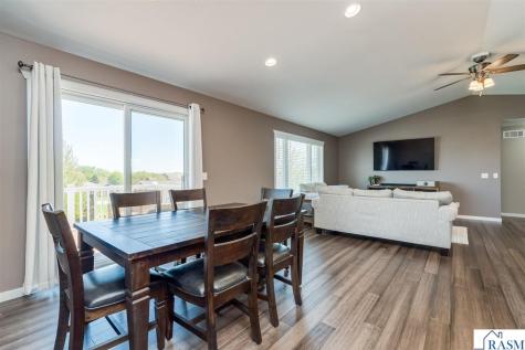 1906 Rock Ridge Lane St. Peter MN 56082