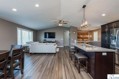 1906 Rock Ridge Lane St. Peter MN 56082